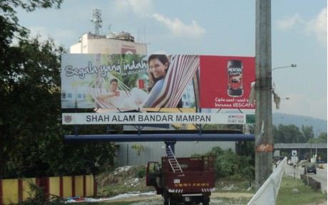 iklan billboard di malaysia